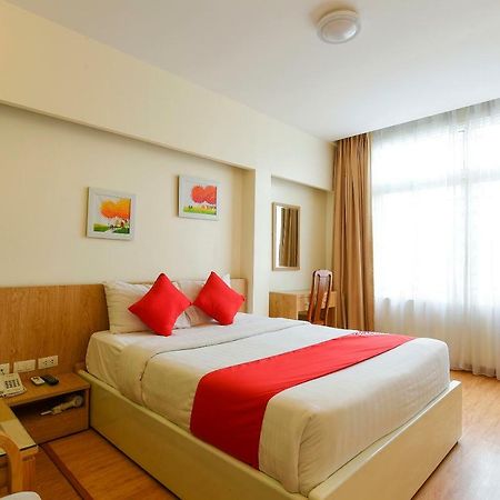 Oyo 210 Saki Hotel Hanoi Exterior photo